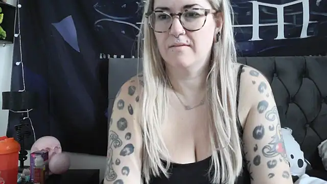 Sizzling Indie36 online show from December 14, 12:10 pm