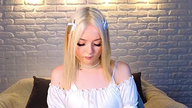 Snapshot of minigirl chatting on March 16, 4:09 am minigirl online show from March 16, 4:09 am