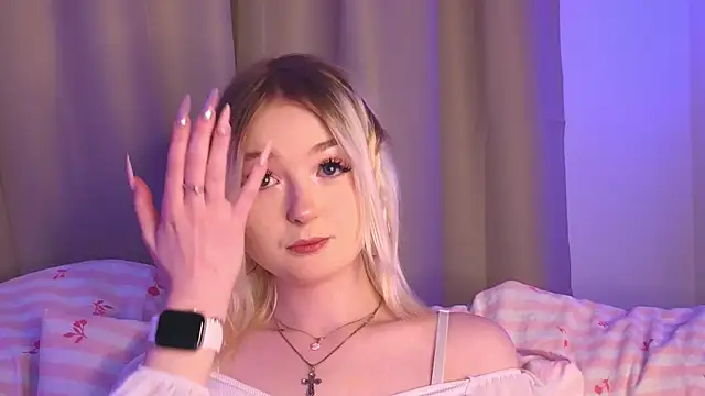 Snapshot of minigirl chatting on February 12, 4:24 pm minigirl online show from February 12, 4:24 pm