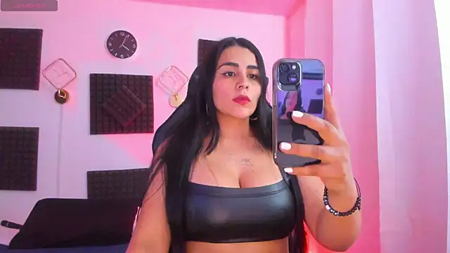 hannarusso online show from November 21, 9:02 pm