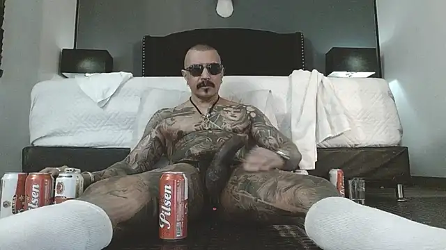 Snapshot of danilog515 chatting on February 25, 8:18 pm danilog515 online show from February 25, 8:18 pm