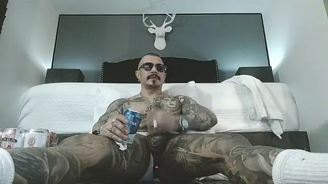 danilog515 online show from April 12, 11:43 pm