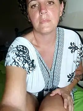 Snapshot of emiliemilf chatting on February 22, 7:40 am emiliemilf online show from February 22, 7:40 am