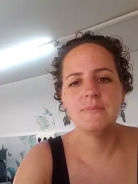 Snapshot of emiliemilf chatting on February 28, 11:28 pm emiliemilf online show from February 28, 11:28 pm