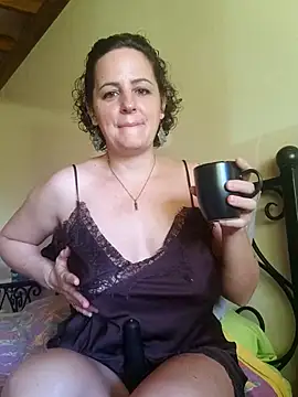 Snapshot of emiliemilf chatting on June 18, 8:35 pm emiliemilf online show from June 18, 8:35 pm