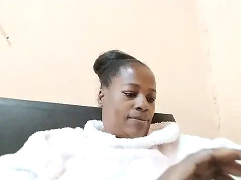 Snapshot of sexylira chatting on June 21, 11:35 am sexylira online show from June 21, 11:35 am