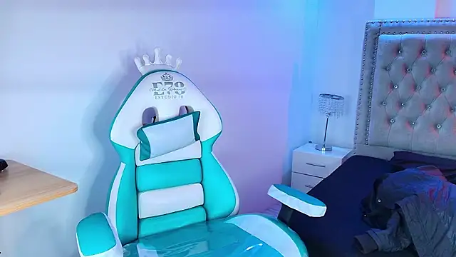 Lia adamsss online show from March 17, 3:33 am