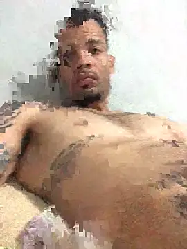 Snapshot of HenriquePhn chatting on February 2, 4:00 am HenriquePhn online show from February 2, 4:00 am