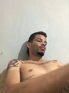 Snapshot of HenriquePhn chatting on March 8, 7:17 pm HenriquePhn online show from March 8, 7:17 pm