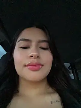 Snapshot of andrea_gomes_ chatting on April 26, 10:51 pm andrea gomes online show from April 26, 10:51 pm