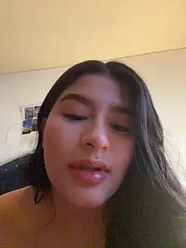 Snapshot of andrea_gomes_ chatting on May 18, 7:14 am andrea gomes online show from May 18, 7:14 am