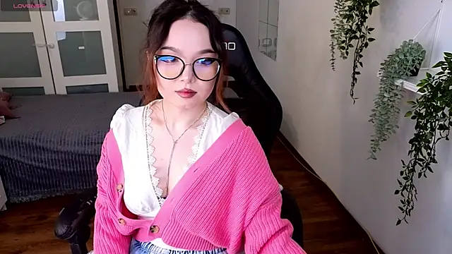 Snapshot of maddymystie chatting on March 17, 12:57 pm maddymystie online show from March 17, 12:57 pm