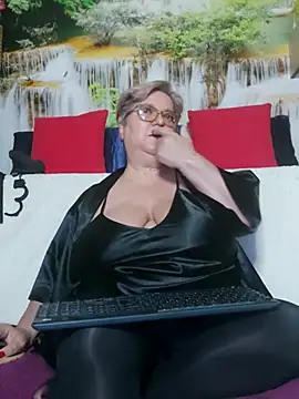 QueenPammy1 online show from November 13, 5:06 am