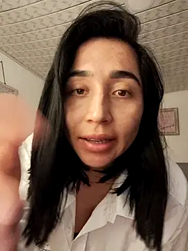 Elowyn online show from October 26, 2:50 am