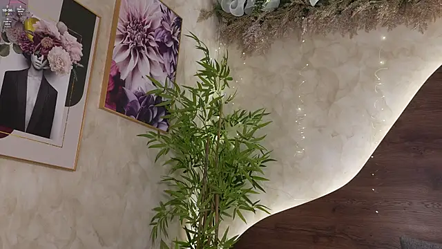 Snapshot of mia_lacy_ chatting on December 19, 7:43 pm mia lacy online show from December 19, 7:43 pm