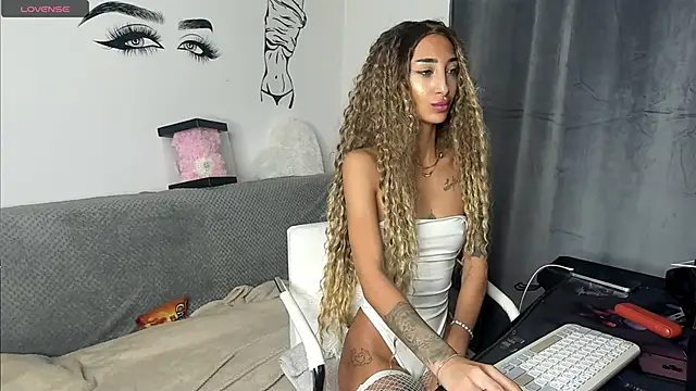 EvelynHais online show from November 14, 6:06 pm