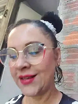 Amadamilf1980 online show from May 9, 2:22 pm