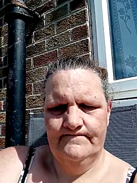 MissQueenBeex online show from April 25, 1:41 pm