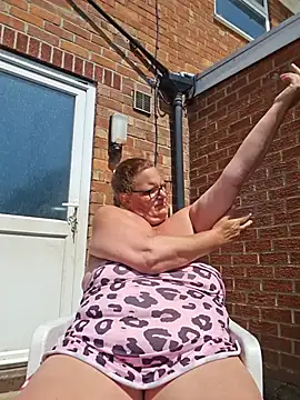 MissQueenBeex online show from June 26, 10:30 am