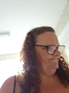 MissQueenBeex online show from July 28, 9:15 am