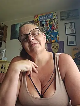 MissQueenBeex online show from July 30, 7:18 am