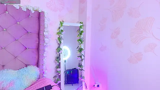 kity x online show from April 14, 7:09 pm