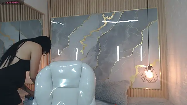 Snapshot of nei_girl chatting on November 13, 1:37 am nei girl online show from November 13, 1:37 am