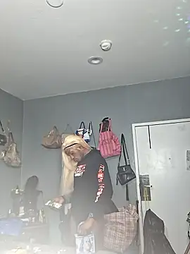 Snapshot of ItsBarbieBitcxxxx69 chatting on November 15, 3:30 pm ItsBarbieBitcxxxx69 online show from November 15, 3:30 pm