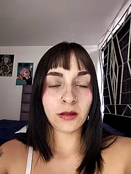 KARINNA  RAVEN online show from April 4, 9:56 pm