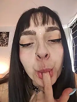 KARINNA  RAVEN online show from May 29, 6:06 pm