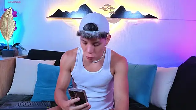 Snapshot of Almiboys chatting on April 22, 11:06 pm Almiboys online show from April 22, 11:06 pm