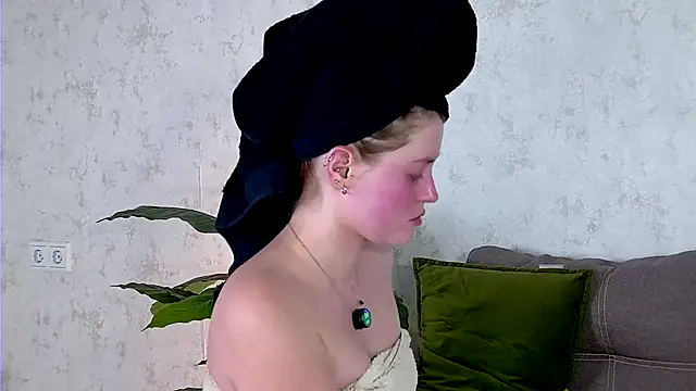 Snapshot of AshleyD_ chatting on September 20, 2:45 am AshleyD online show from September 20, 2:45 am