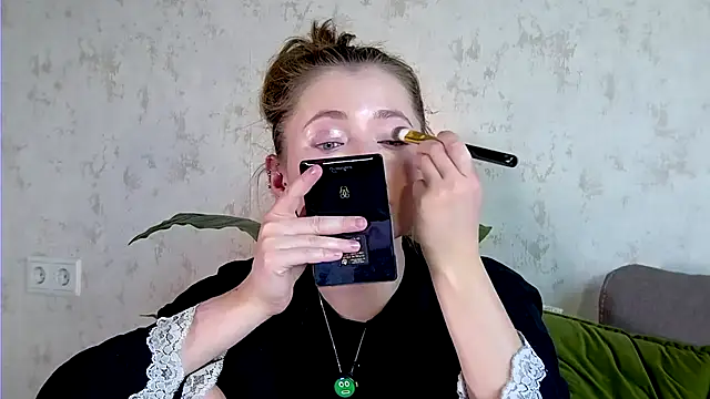 Snapshot of AshleyD_ chatting on September 30, 3:11 am AshleyD online show from September 30, 3:11 am