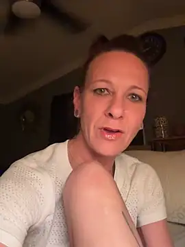 Snapshot of Lilbeezie81 chatting on January 9, 9:12 am Lilbeezie81 online show from January 9, 9:12 am