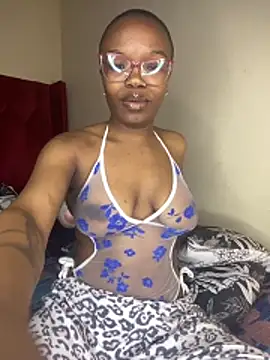 YummyMelanin117 online show from November 10, 6:07 pm