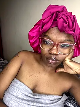 YummyMelanin117 online show from November 21, 8:29 pm