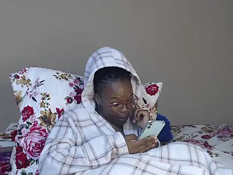 YummyMelanin117 online show from March 20, 12:15 am