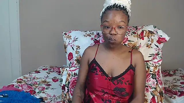 YummyMelanin117 online show from April 7, 11:37 pm