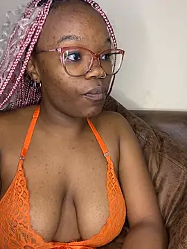 YummyMelanin117 online show from May 21, 11:56 pm