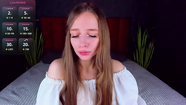 Amy Waynee online show from September 27, 8:25 pm