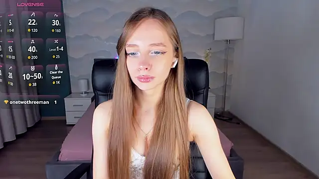 Amy Waynee online show from November 8, 6:29 pm