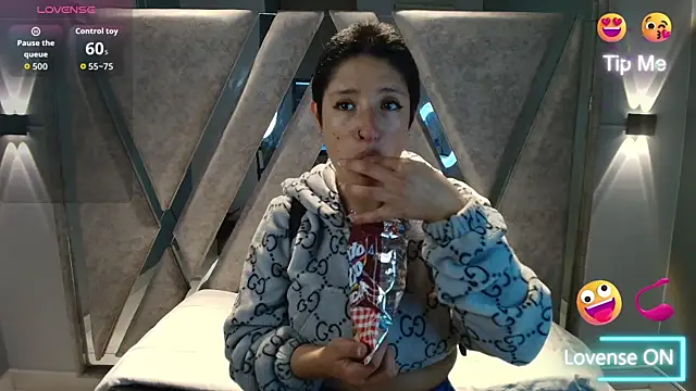 Elaine87  online show from November 1, 10:45 pm