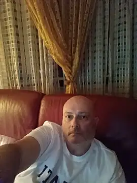 Snapshot of Alexis_Bull chatting on May 26, 10:39 pm Alexis Bull online show from May 26, 10:39 pm