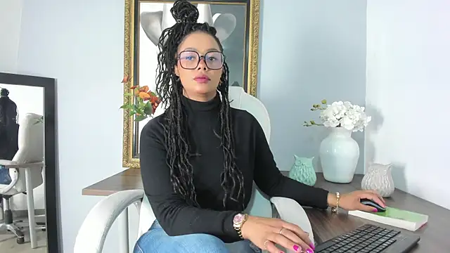 Snapshot of andrea_xoe_ chatting on March 19, 11:06 am andrea xoe  online show from March 19, 11:06 am