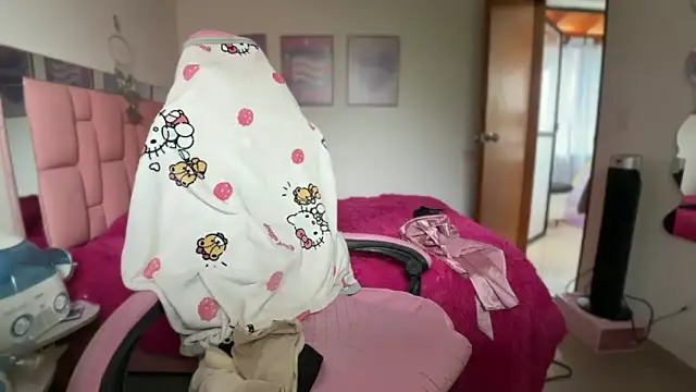 lunesweet online show from February 19, 3:41 pm