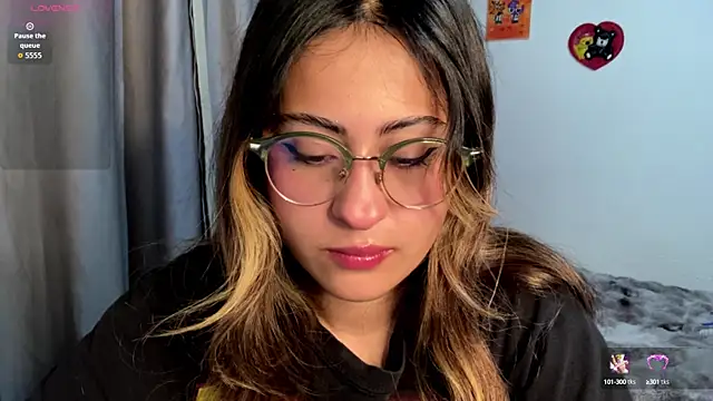 Snapshot of emma__bell_ chatting on October 1, 10:49 pm emma bell online show from October 1, 10:49 pm