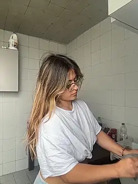 emma  bell  online show from December 4, 2:37 pm