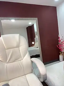 im eli1 online show from March 7, 8:39 pm