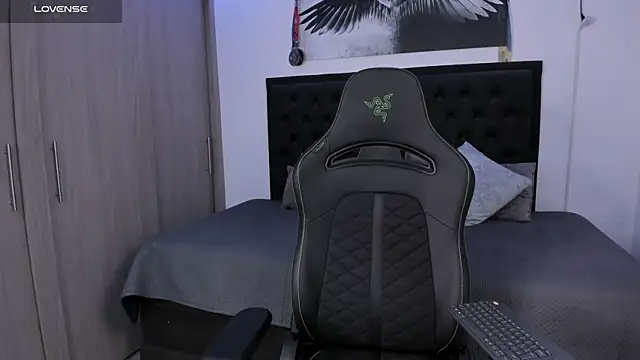 santi aesthetic online show from October 6, 2:42 am