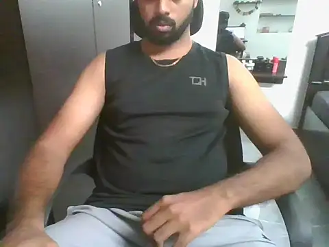 lovelyakash69 online show from April 4, 7:50 am